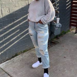 I am selling my ripped light washed Jeans.